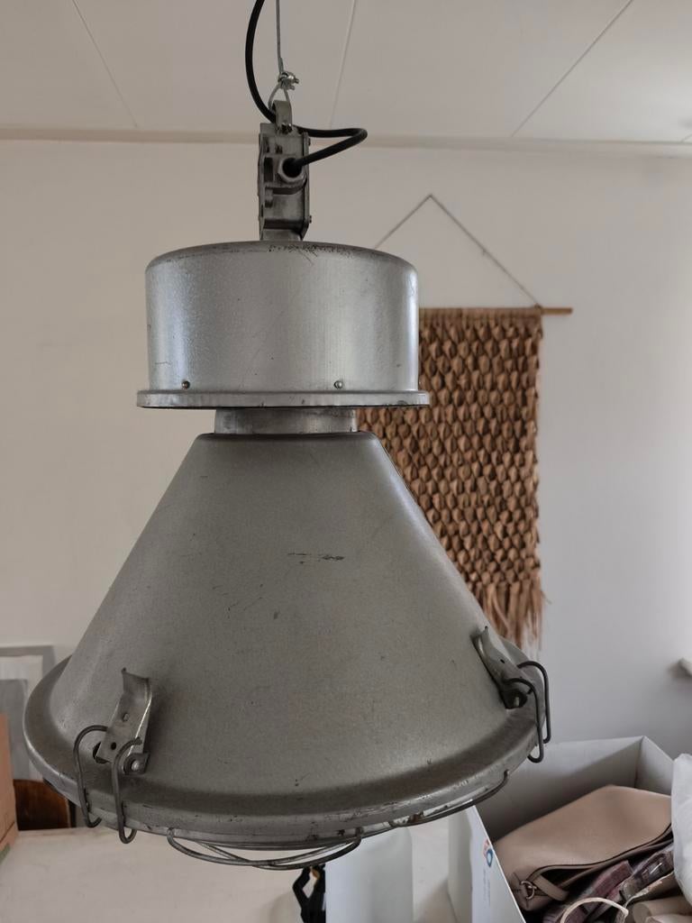 Prachtige Oude Fabriekslamp., Huis en Inrichting, Ophalen, Gebruikt, Metaal, 50 tot 75 cm