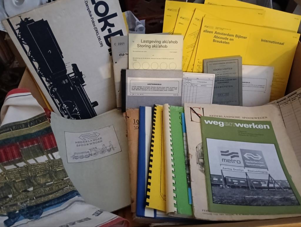 NS verzameling: documenten, foto's en boekjes, Verzamelen, Spoorwegen en Tramwegen, Ophalen of Verzenden, Gebruikt, Trein, Overige typen