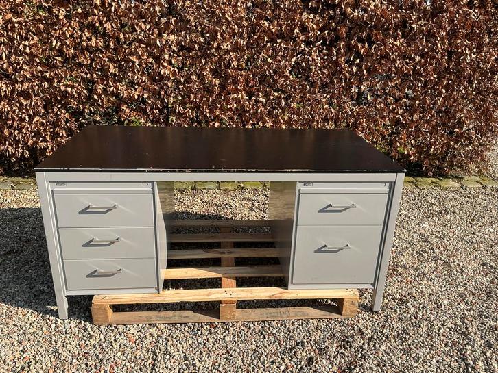 Gispen Buro met Ladeblokken - Vintage Design., Huis en Inrichting, Bureaus, Gebruikt, Bureau, Ophalen