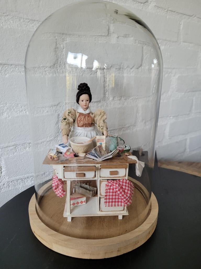 Bakker vrouw in stolp, Verzamelen, Ophalen, Poppenhuis