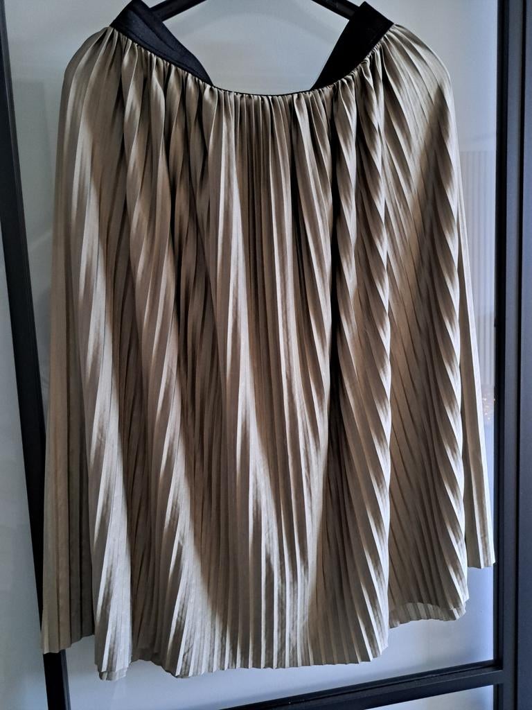 Groene plissé rok met elastieken band - Maat M, Maat 38/40 (M), Ophalen of Verzenden, Onder de knie, Groen