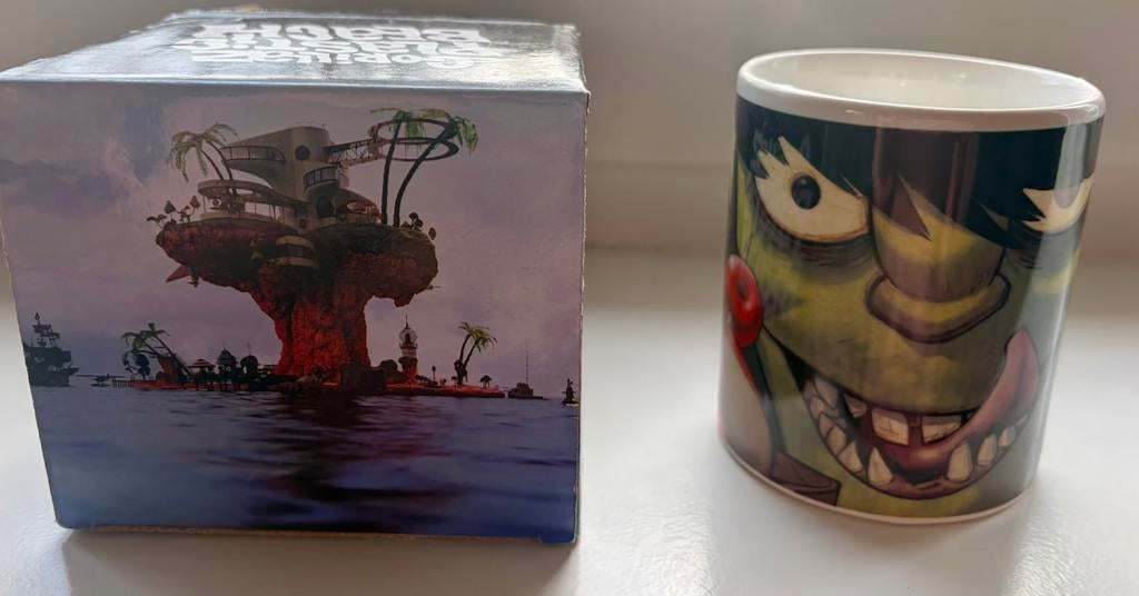 Gorillaz Beker Mok van album 'Plastic Beach', Keramiek, Nieuw, Ophalen of Verzenden, Overige stijlen