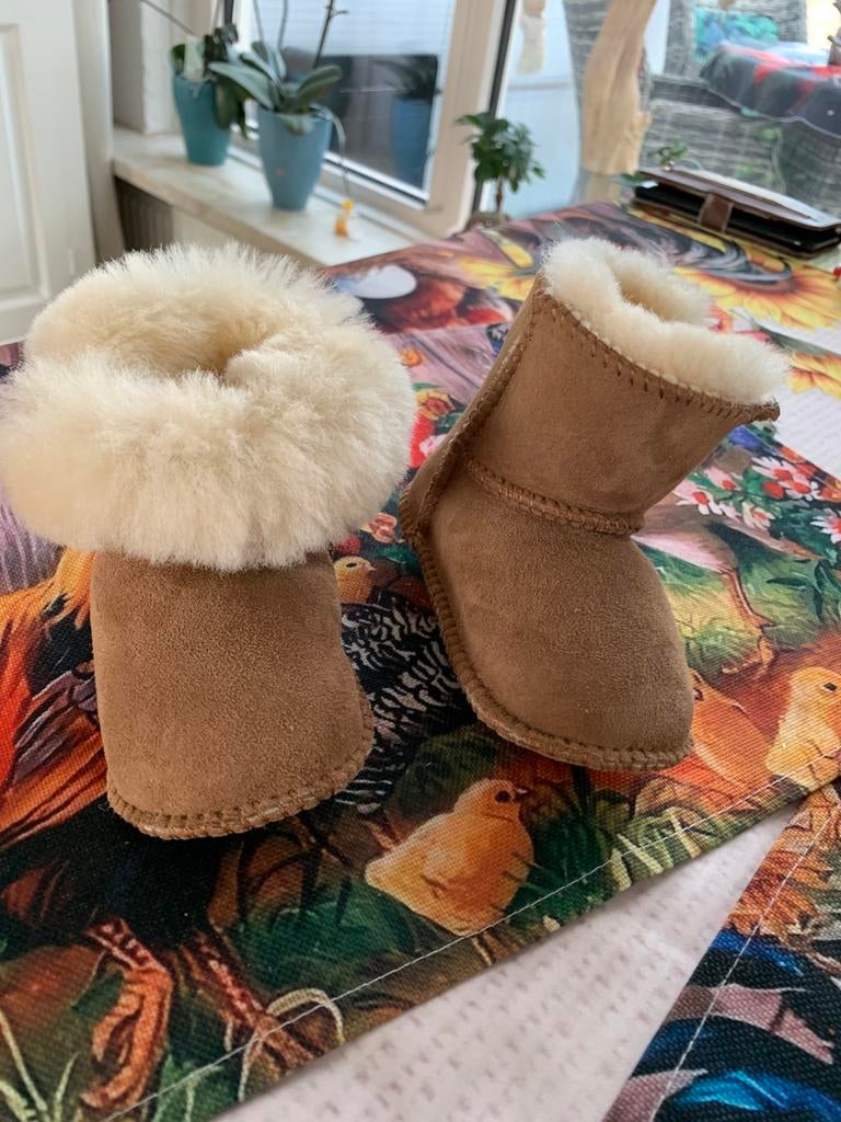 Nieuwe ugg €15, Kinderen en Baby's, Ophalen of Verzenden, Nieuw, Jongetje of Meisje, Laarsjes