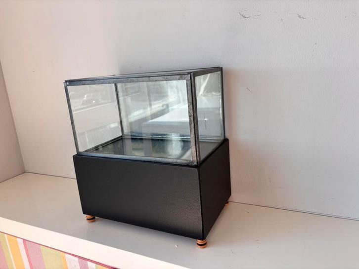 Vitrinekastje, Huis en Inrichting, Woonaccessoires | Stolpen, Gebruikt, Ophalen