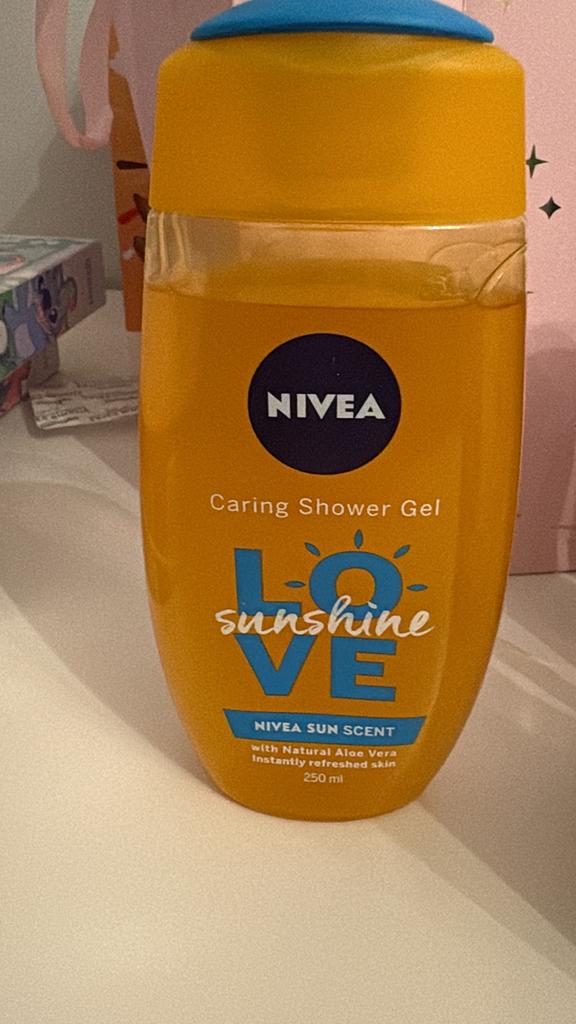 Nivea Love Sunshine Caring Shower Gel 250ml, Ophalen, Zo goed als nieuw, Bad & Douche