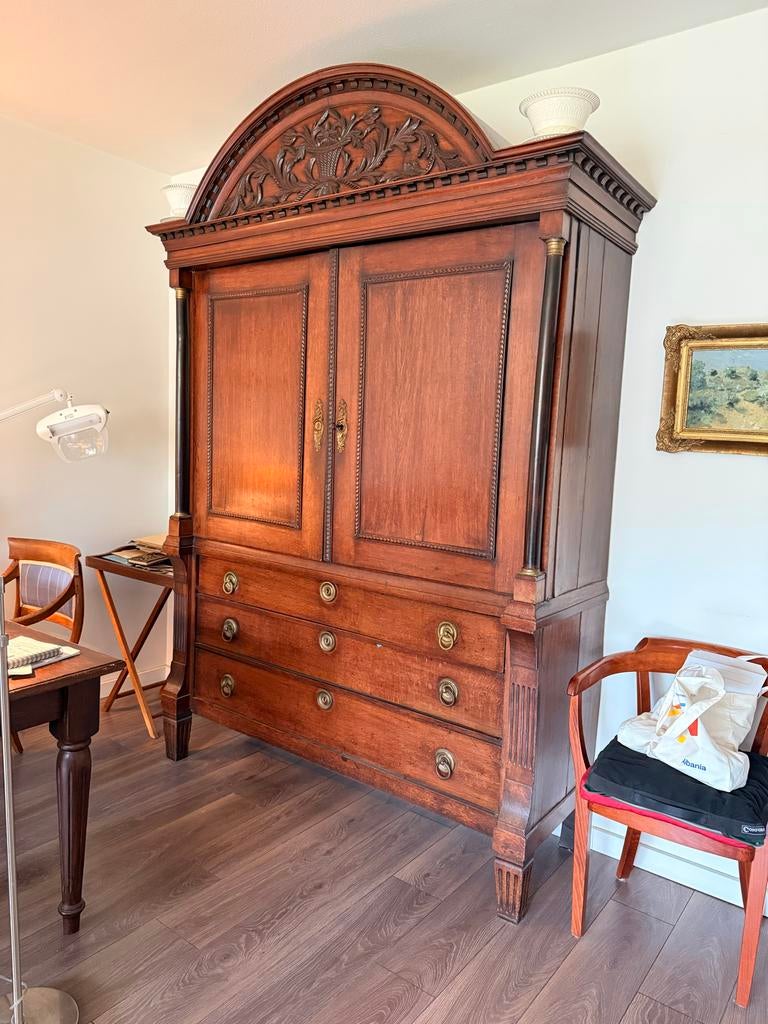 Antiek Drents Kabinet kast mahonie? Eiken?, Antiek en Kunst, Antiek | Meubels | Kasten, Ophalen