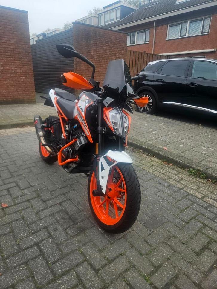 KTM Duke 125 Akrapovic, Motoren, Motoren | KTM, Particulier, Naked bike, 11 kW of minder, 1 cilinder, Minimaal motorrijbewijs A1