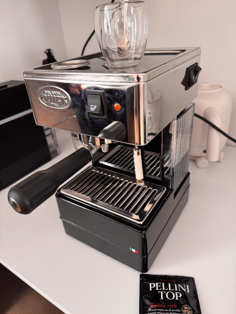 Quick Mill 820 + 4 Illy collection cups  - Matteo Thun - ESE, Witgoed en Apparatuur, Koffiezetapparaten, Ophalen, Koffiepads en cups