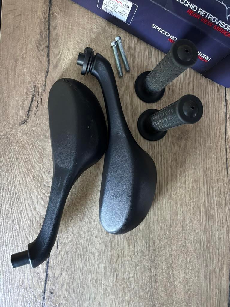 Runner spiegels met handvaten, waarvan 1 beschadigd., Ophalen of Verzenden, Gebruikt, Overige typen, Piaggio