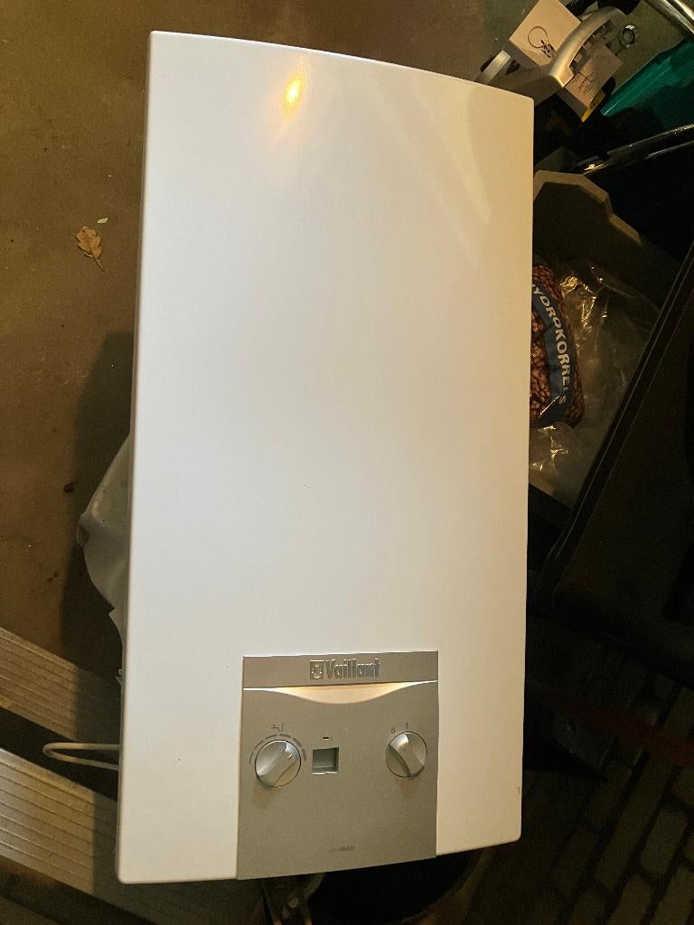 vaillant turbomag 11-2 geiser + pijpen DEFECT!, Ophalen, Gebruikt, Aardgas, Geiser