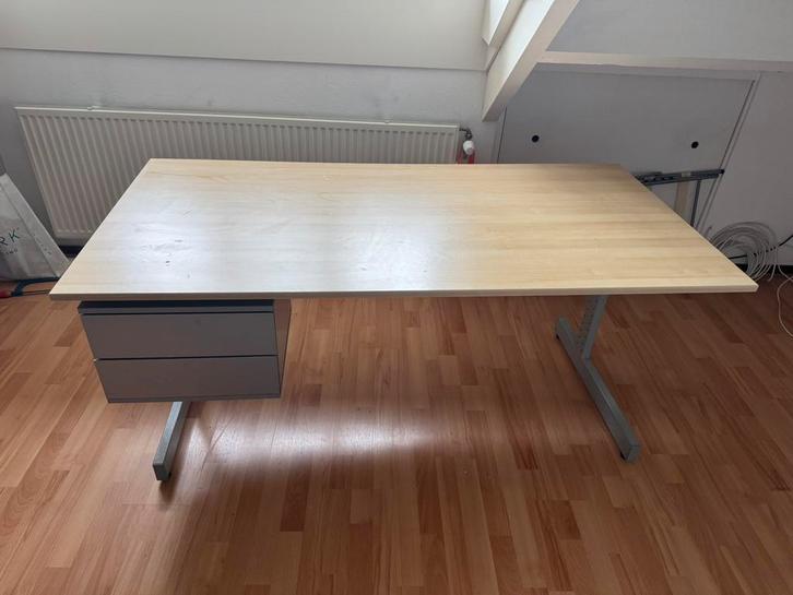 IKEA GALANT bureau met lades, Huis en Inrichting, Bureaus, Gebruikt, Computerbureau, IKEA, Modern, Hout, Beige, In hoogte verstelbaar