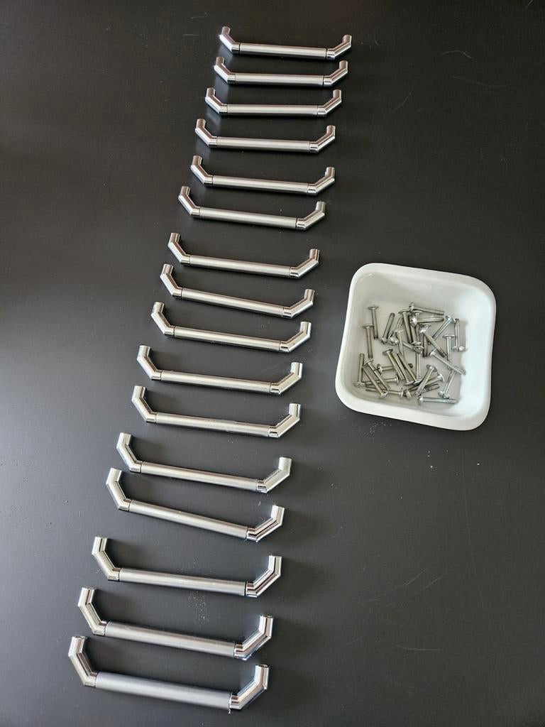 16 keukengreepjes met bevestigings materiaal 128mm, Ophalen of Verzenden, 25 tot 50 cm, Minder dan 100 cm