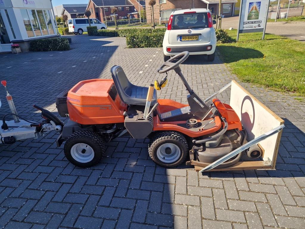 Husqvarna Rider 16 Zitmaaier - Krachtig en Wendbaar, Ophalen, Cirkelmaaier, Gebruikt, Benzine-grasmaaier
