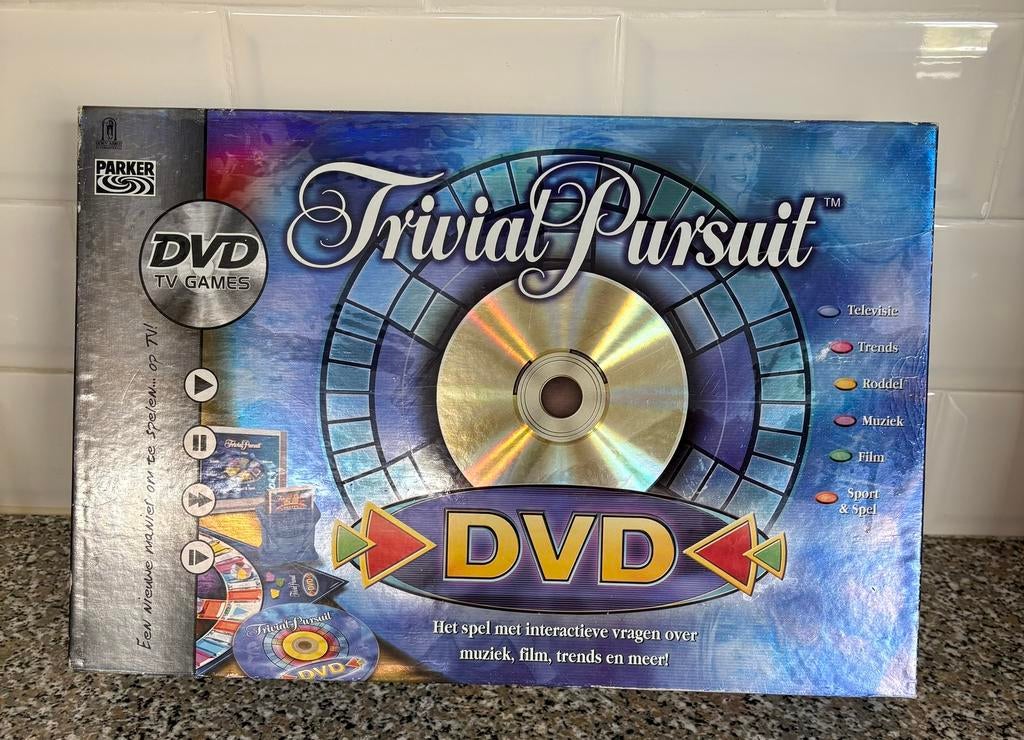 Spel Trivial Pursuit met cd, Hobby en Vrije tijd, Gezelschapsspellen | Bordspellen, Ophalen of Verzenden, Zo goed als nieuw
