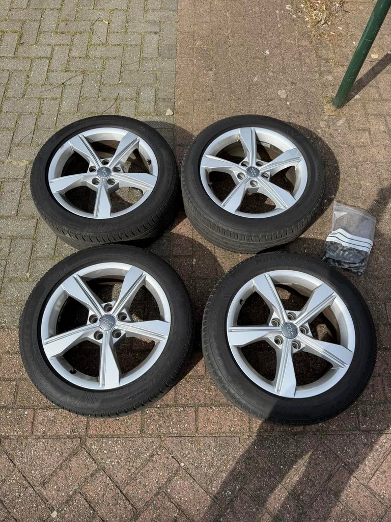 Nette 17 inch Audi velgen + Viking zomerbanden 225/50 R17, Ophalen, Banden en Velgen, 17 inch, Personenwagen