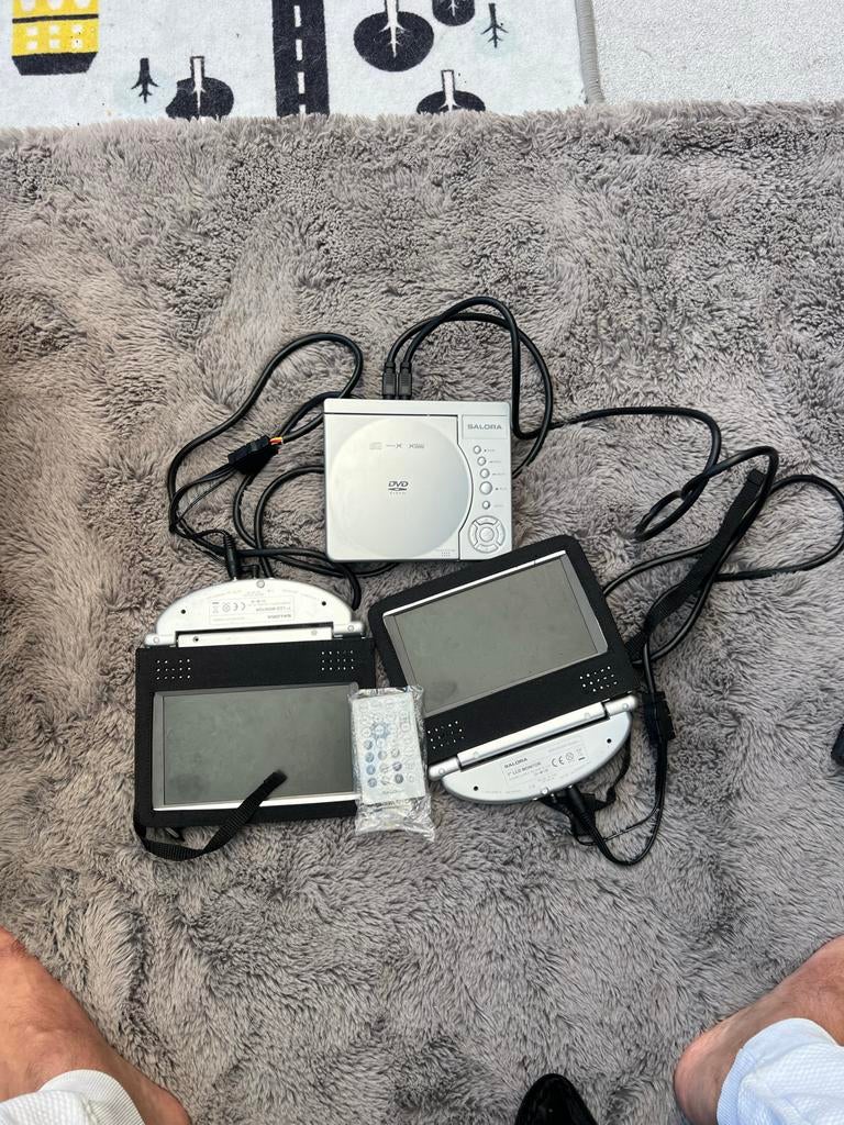 Salora draagbare DVD-speler met twee schermen, Gebruikt, Draagbaar, Ophalen of Verzenden, Overige merken