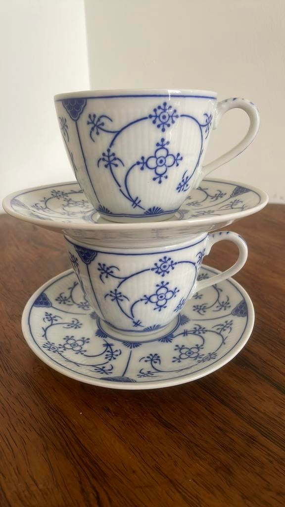 Twee oude porseleinen kopjes, Ophalen of Verzenden