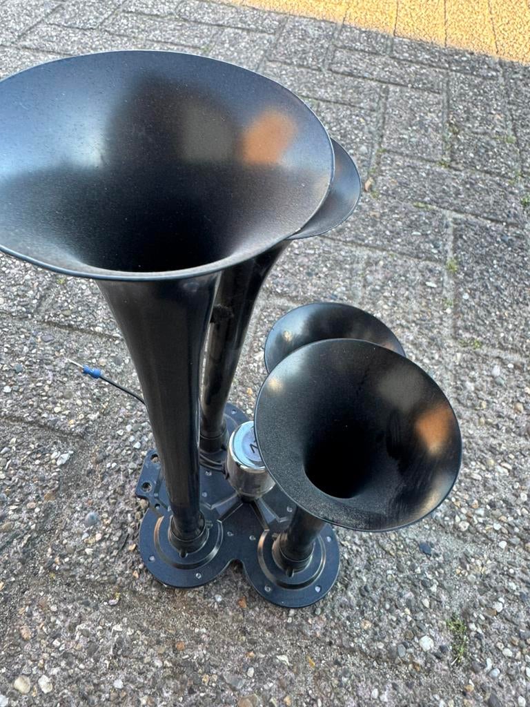 Treinhoorn 12/24 volt nieuw gaat alleen om de hoorn, Ophalen of Verzenden, Nieuw