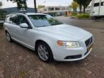 Volvo V70 2.5T Momentum (bj 2009, automaat), Auto's, Volvo, 93 €/maand, 750 kg, 5 cilinders, Voorwielaandrijving