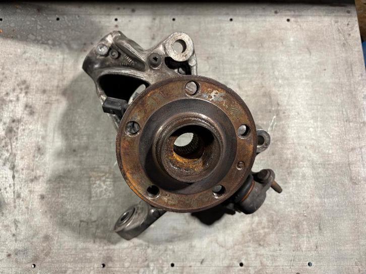 Fusee houder rechts voor Volkswagen Golf 7R GTI 5Q0407258A, Auto-onderdelen, Overige Auto-onderdelen, Audi, Seat, Volkswagen, Skoda