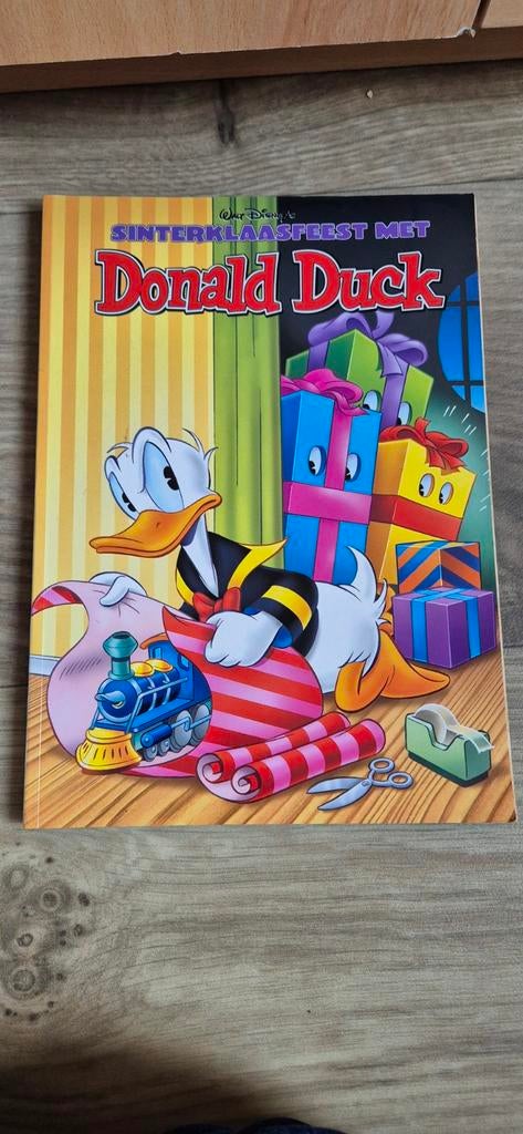 Sinterklaasfeest met Donald Duck, Eén stripboek, Ophalen of Verzenden, Walt Disney  Donald duck