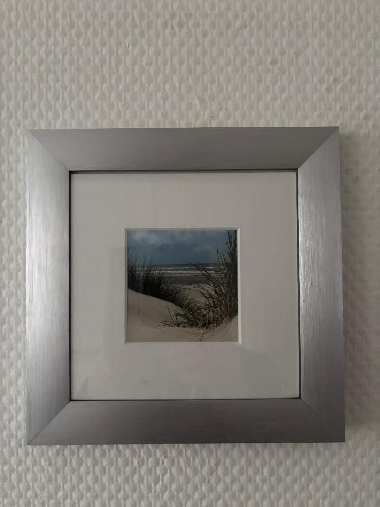 Foto van het strand in Vlieland in lijst., Minder dan 50 cm, Oorspronkelijke maker, Ophalen of Verzenden, Zo goed als nieuw