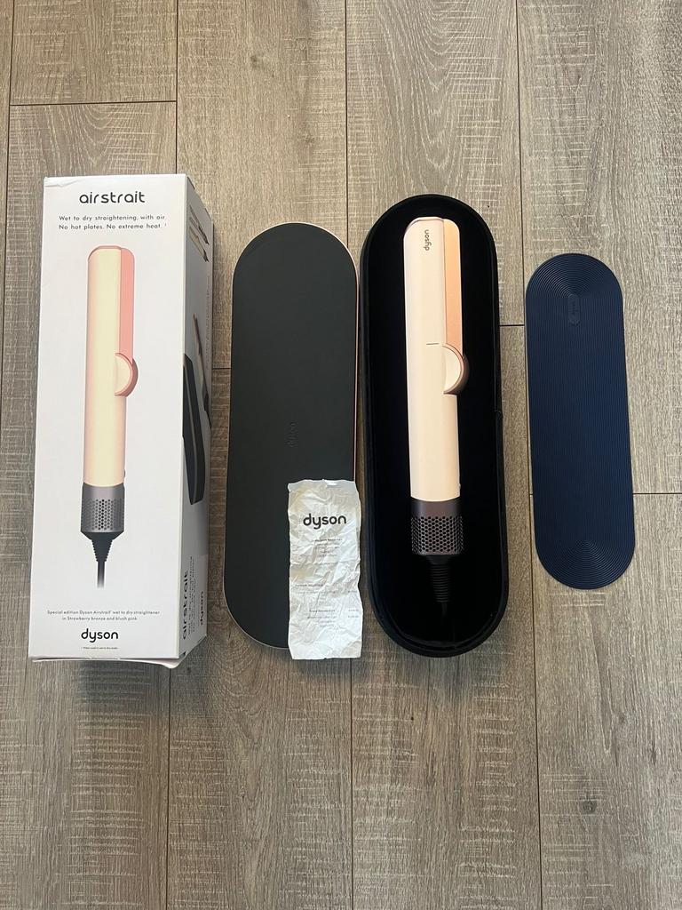 Dyson Airstrait Ceramic Roze Stijltang, Sieraden, Tassen en Uiterlijk, Uiterlijk | Haarverzorging, Ophalen of Verzenden, Nieuw