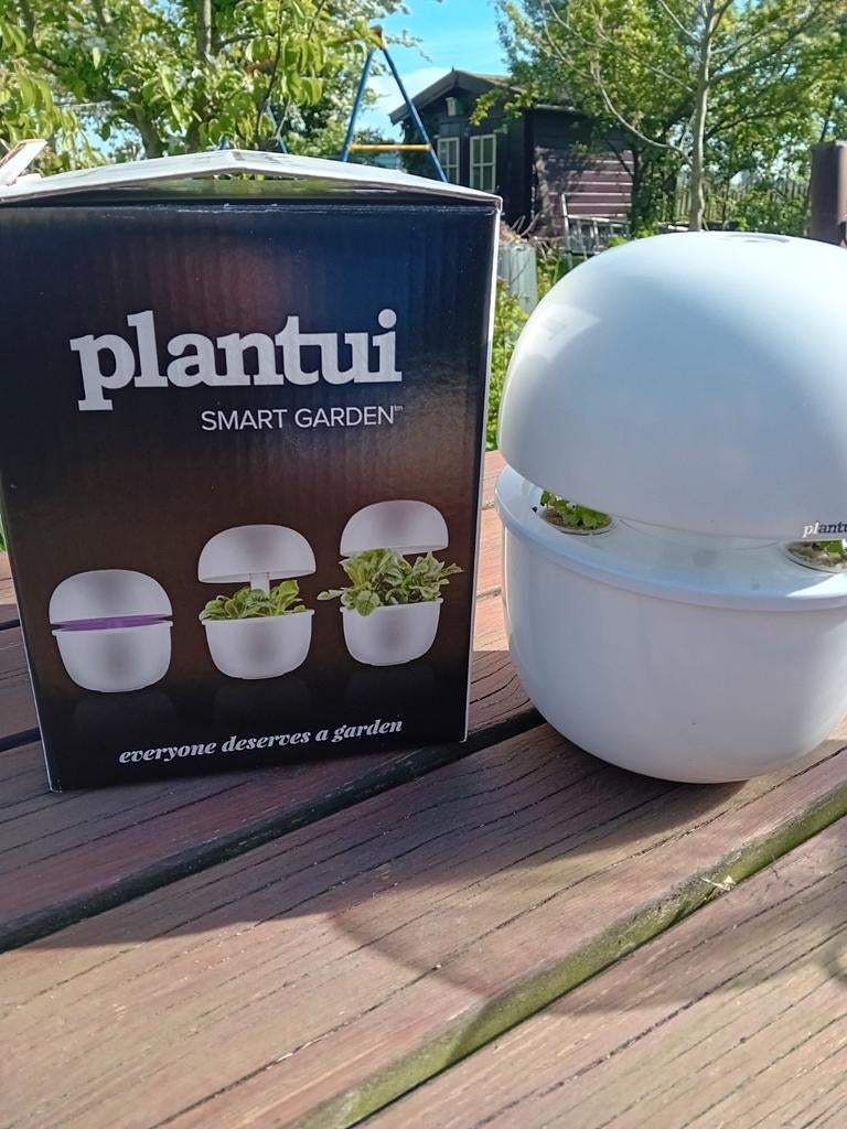 Plantui Smart Garden voor binnen kweken, compleet, Tuin en Terras, Kweekspullen, Ophalen of Verzenden, Zo goed als nieuw, Kweeklamp