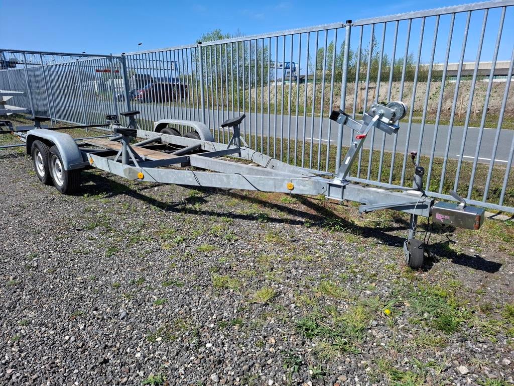 Robuuste geremde boottrailer 2000kg voor boten tot 8m, Watersport en Boten, Boottrailers, Gebruikt, 1500 tot 3000 kg, 6 tot 9 meter