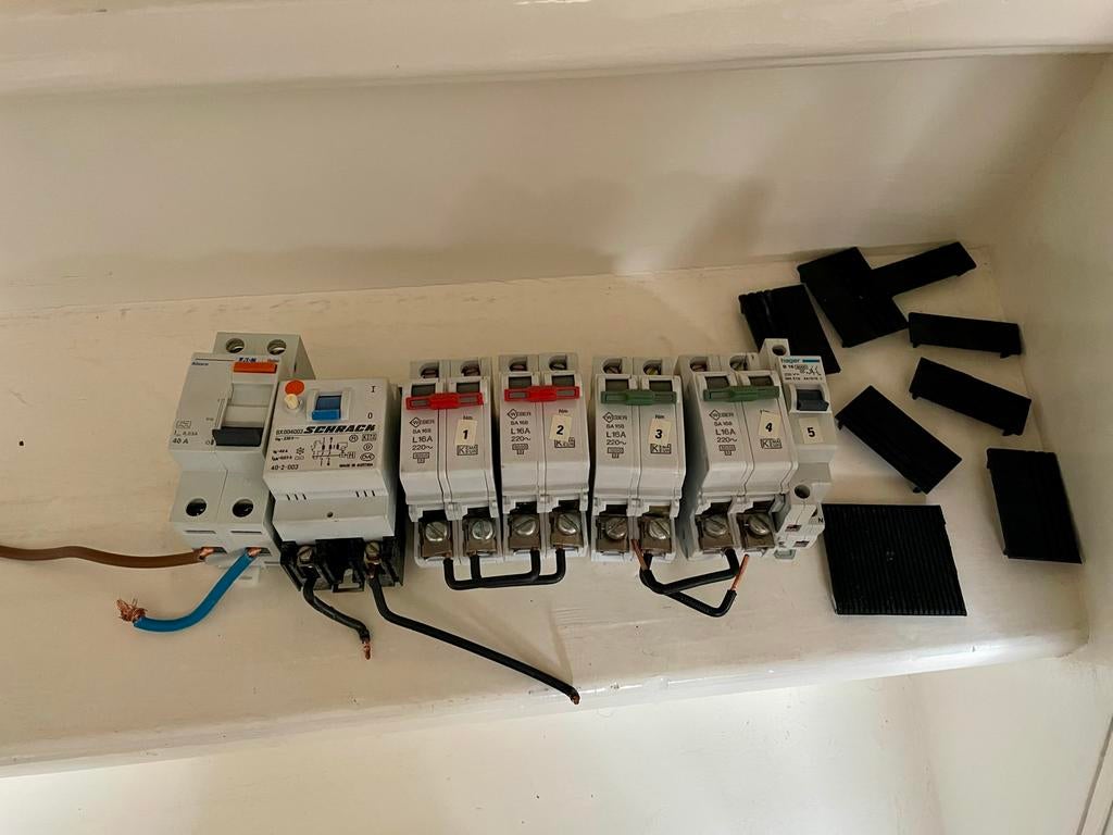 Groepenkast: aardlekschakelaars en installatieautomaten, Doe-het-zelf en Verbouw, Elektra en Kabels, Ophalen of Verzenden, Gebruikt