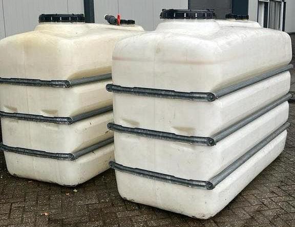 2X Ruimtebesparende 3000 L IBC's met Meerdere Aftapkranen, Ophalen, Kunststof, Met kraantje, 150 liter of meer