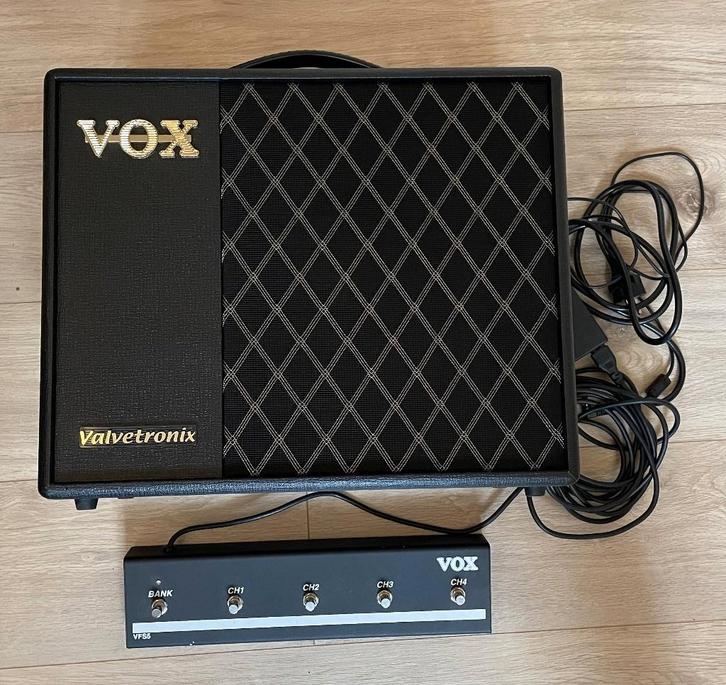 VOX VT40X met voetpedaal, Muziek en Instrumenten, Versterkers | Bas en Gitaar, Zo goed als nieuw, Gitaar, Minder dan 50 watt, Ophalen