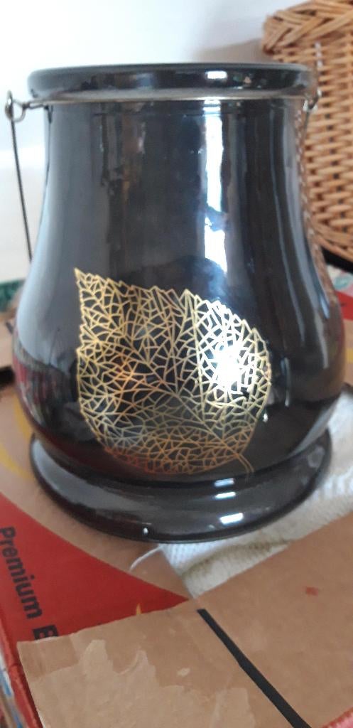 Zwarte vaas met goud blad (26 cm hoog) kleine beschadiging, Huis en Inrichting, Woonaccessoires | Vazen, Ophalen, Gebruikt, Zwart