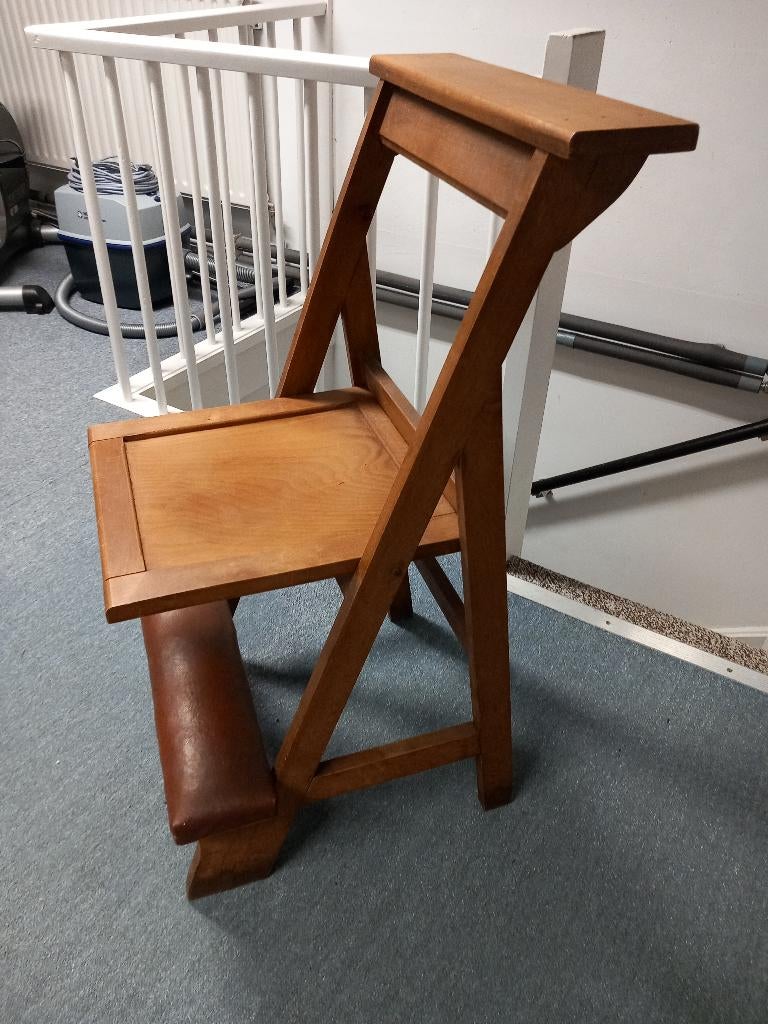 Kerk- kniel stoeltje i.z.g.st., Ophalen