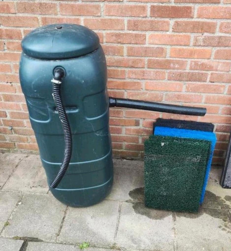 Regenton omgebouwd naar vijverfilter., Tuin en Terras, Regentonnen, 150 liter of meer, Ophalen, Zo goed als nieuw, Kunststof
