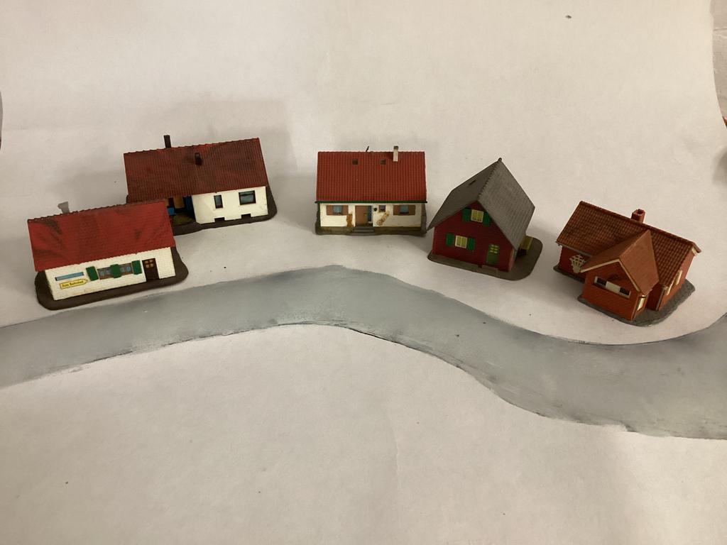 Treinhuisjes 5 stuks Limburg stijl, Hobby en Vrije tijd, Modeltreinen | H0, Verzenden, Gebruikt, Gelijkstroom of Wisselstroom