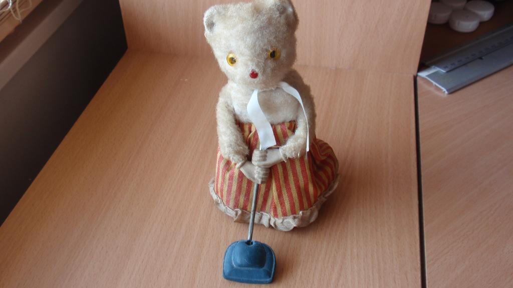 Mechanische speelgoed antiek (Breda), Ophalen