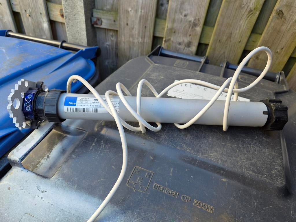 Nice rolluik motor 10 NM 12V DC, Doe-het-zelf en Verbouw, Rolluiken, Ophalen of Verzenden, Gebruikt, Grijs, Elektrische bediening
