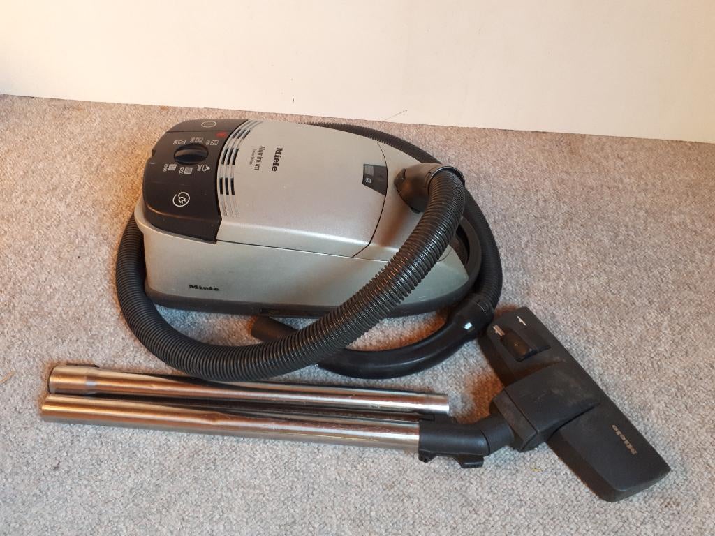 Miele stofzuiger, Gebruikt, Stofzuiger, 1200 tot 1600 watt, Ophalen