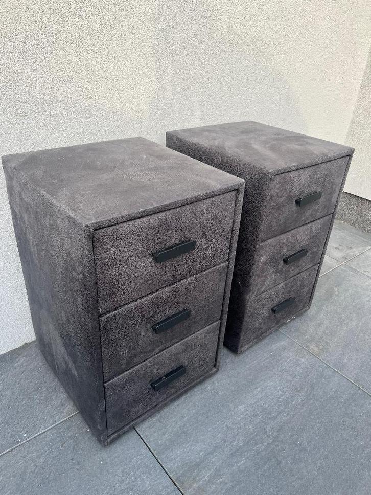 Nachtkastjes + GRATIS BED, Huis en Inrichting, Slaapkamer | Nachtkastjes, Zo goed als nieuw, 55 tot 70 cm, Minder dan 45 cm, Overige materialen