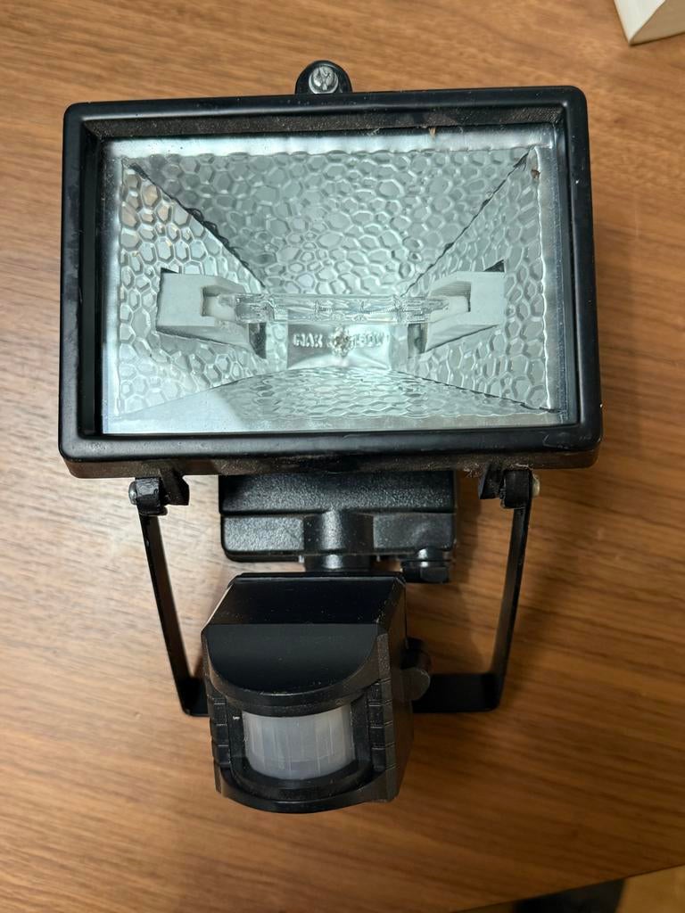 Halogeen Buitenlamp met Bewegingssensor - Zwart, Tuin en Terras, Gebruikt, Wandlamp, Ophalen of Verzenden, Netvoeding