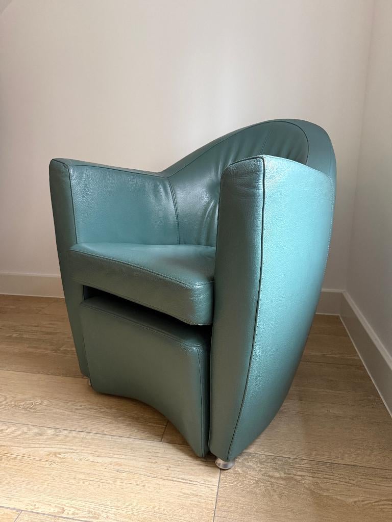 Leolux Carabita fauteuil met hocker Olijfgroen Leer, Ophalen, Zo goed als nieuw, Leolux, 50 tot 75 cm