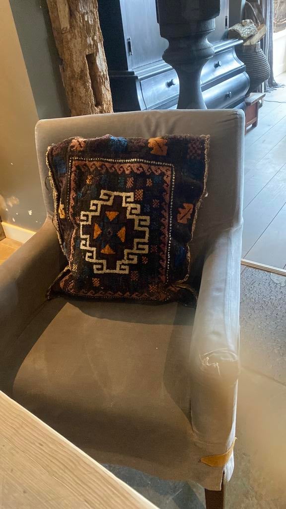 Hoffz kussen oud karpet, Huis en Inrichting, Ophalen, Zo goed als nieuw, Rechthoekig, Minder dan 50 cm