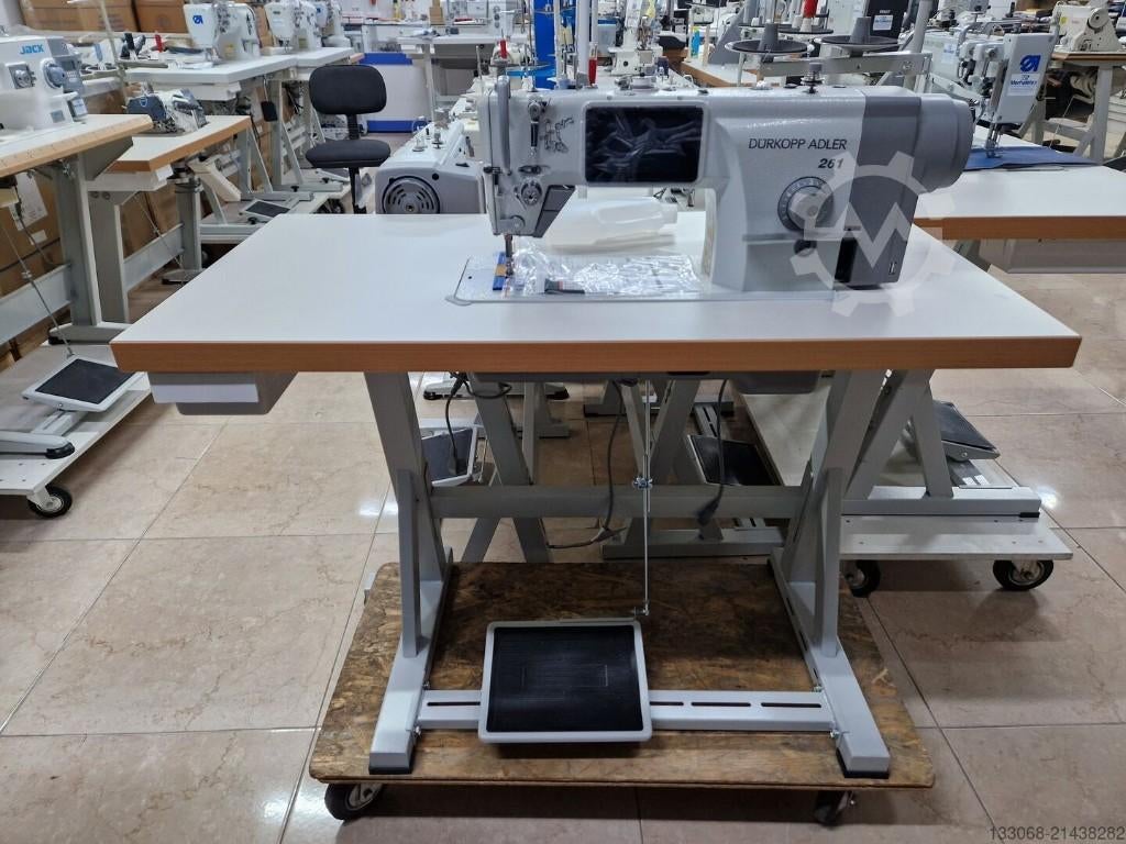 Dürkopp Adler 261 Industriële Naaimachine – Nieuw 2, Nieuw, Naaimachine, Industrieel, Ophalen