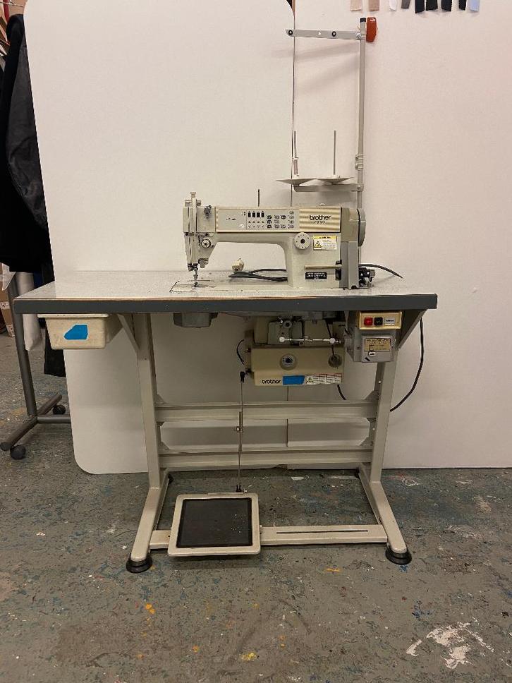 Brother industriele naaimachine, Hobby en Vrije tijd, Naaimachines en Toebehoren, Zo goed als nieuw, Naaimachine, Brother, Ophalen