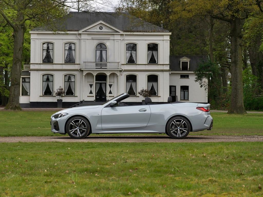 BMW 4 Serie Cabrio 420i High Executive M Sport (bj 2025), Auto's, BMW, Automaat, 1998 cc, Gebruikt, Zwart