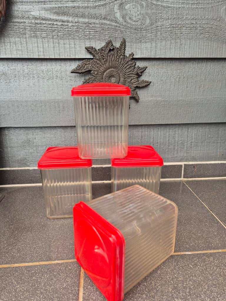 4 vintage voorraadbussen met rood deksel., Verzamelen, Retro, Ophalen of Verzenden, Huis en Inrichting