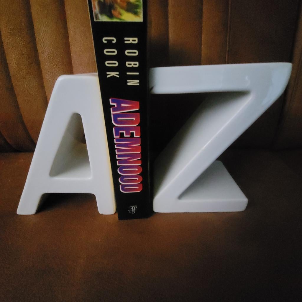 Boekensteune A en Z wit geglazuurd steen exclusief boek, Ophalen