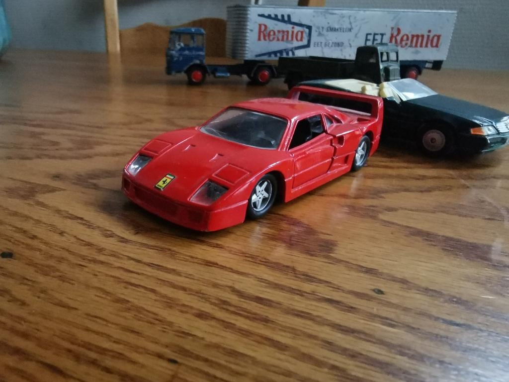 Rode Ferrari F40 modelauto - Zo goed als nieuw, Overige merken, Auto, 1:32 tot 1:50, Ophalen of Verzenden
