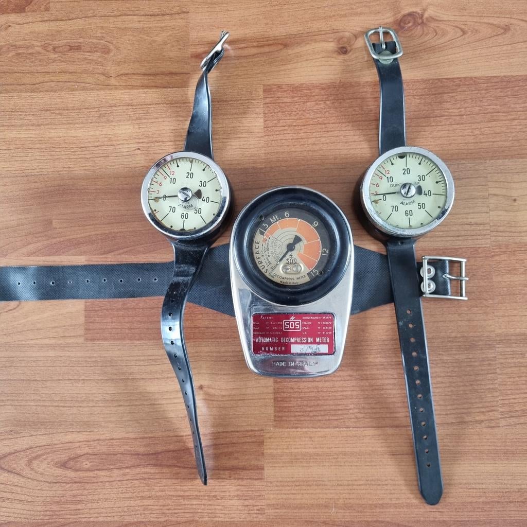 Vintage SOS decompressiemeter met 2 polsdieptemeters, Watersport en Boten, Duiken, Gebruikt, Overige typen, Ophalen of Verzenden
